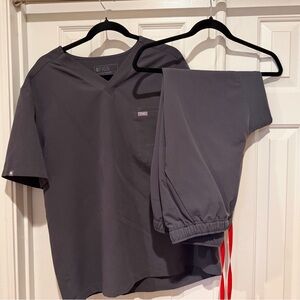 Figs Charcoal Scrub Ensemble